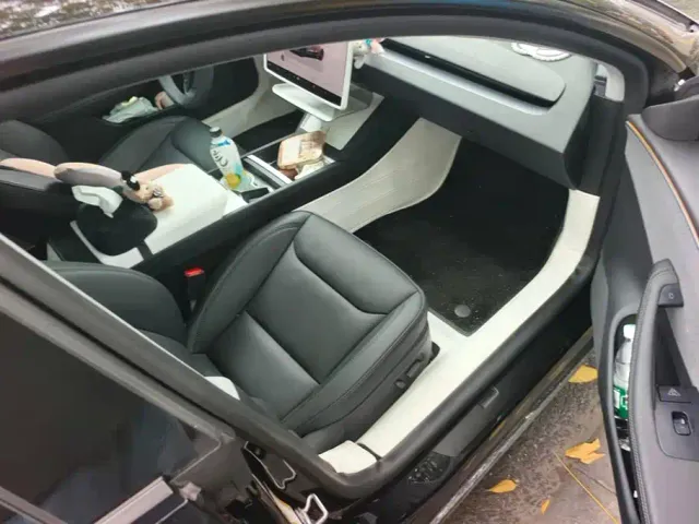 Tesla Model 3 — Фото автомобиля 8