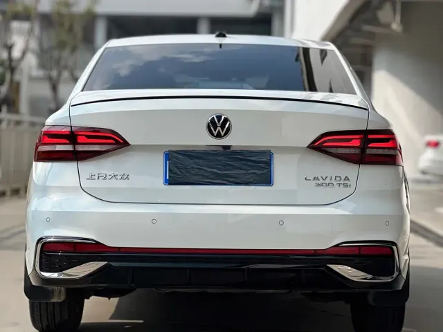 Volkswagen Lavida — Фото автомобиля 5
