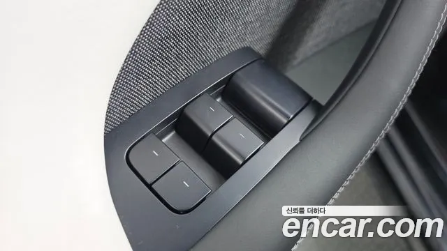 Tesla Model X — Фото автомобиля 28
