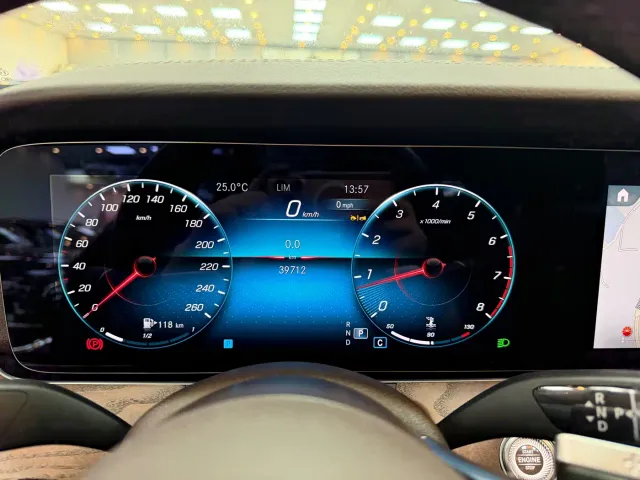 Mercedes-Benz E-Class — Фото автомобиля 5
