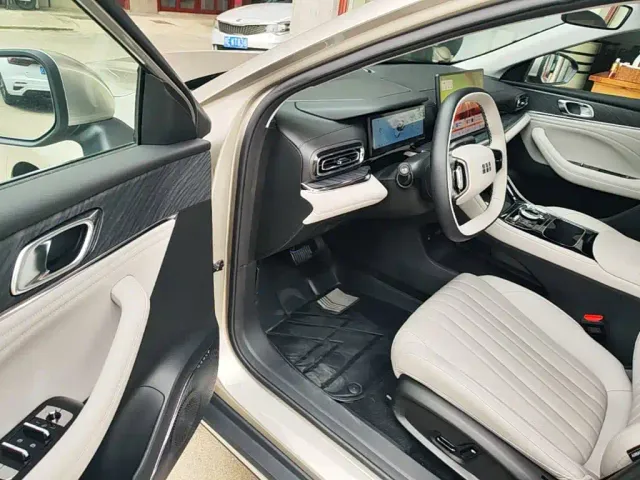 Geely Galaxy Stellar 6 — Фото автомобиля 15