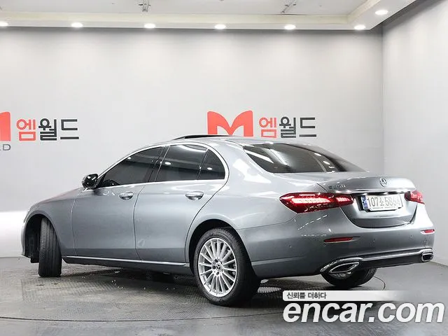 Mercedes-Benz E-Class — Фото автомобиля 4
