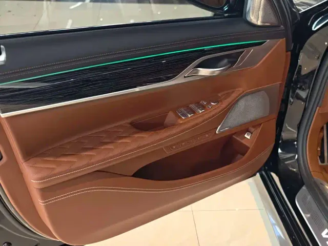 BMW 7 Series — Фото автомобиля 13