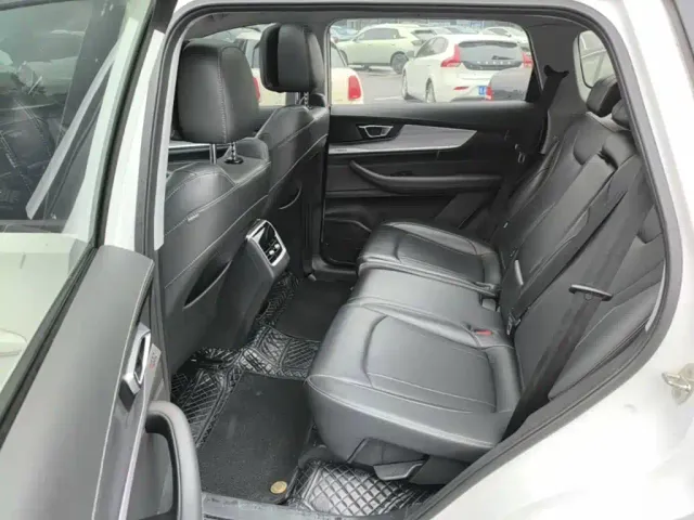 Chery Tiggo 8 — Фото автомобиля 16