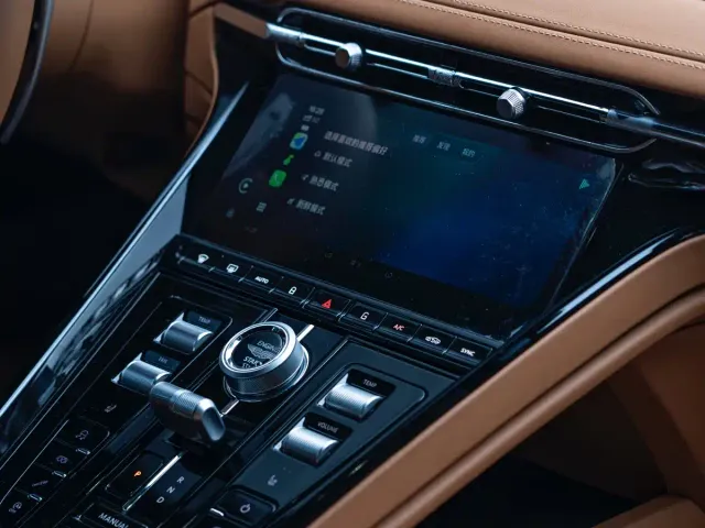 Aston Martin DB12 — Фото автомобиля 23