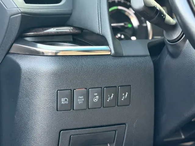Toyota Vellfire — Фото автомобиля 17