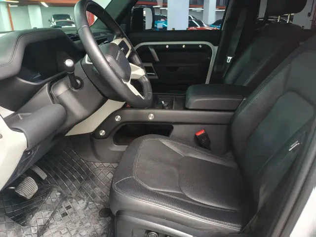 Land Rover Defender — Фото автомобиля 5