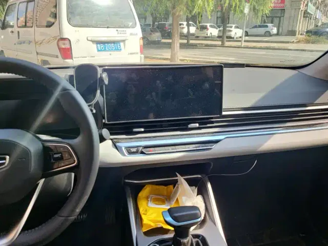 Geely Emgrand — Фото автомобиля 12