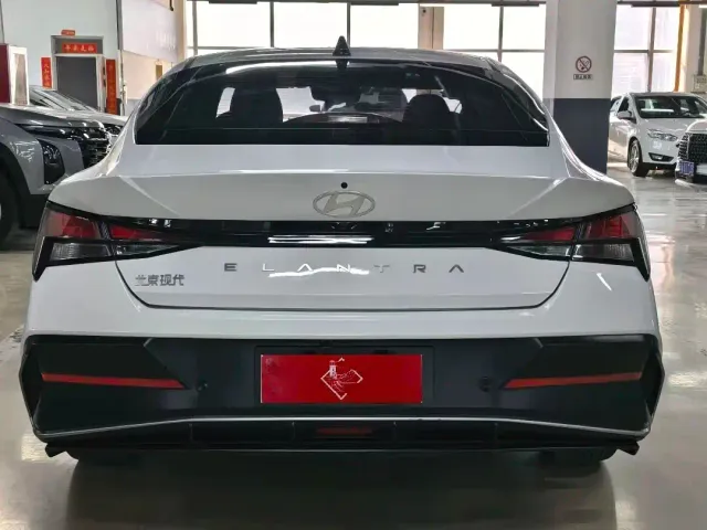 Hyundai Elantra — Фото автомобиля 19