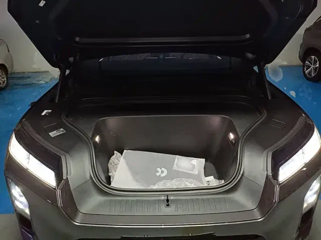 Nio ES8 — Фото автомобиля 19