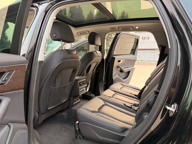 Audi Q7 — Фото автомобиля 13