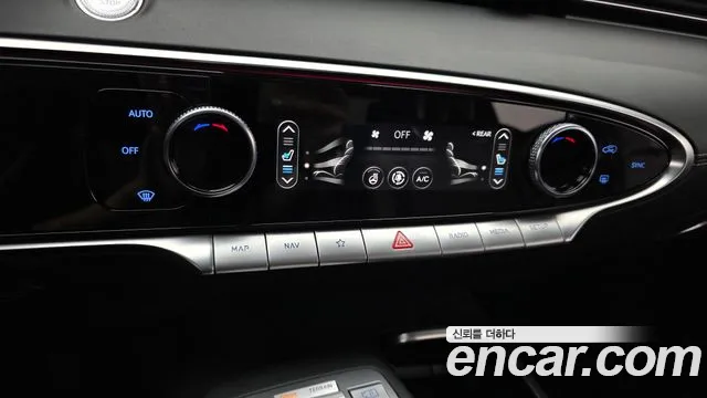 Genesis GV70 — Фото автомобиля 16