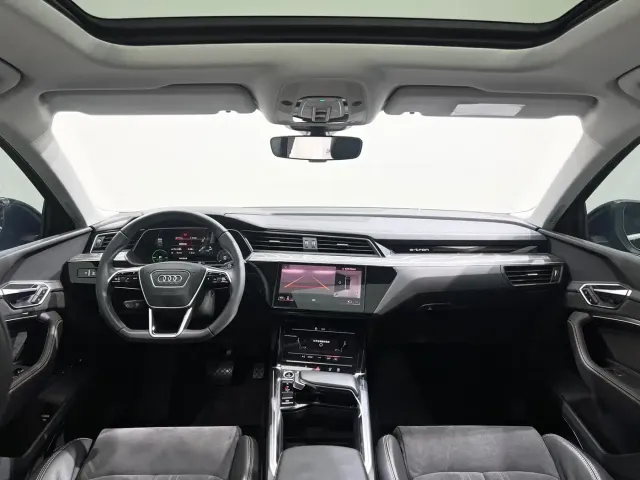 Audi e-tron — Фото автомобиля 11