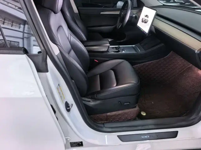 Tesla Model Y — Фото автомобиля 24
