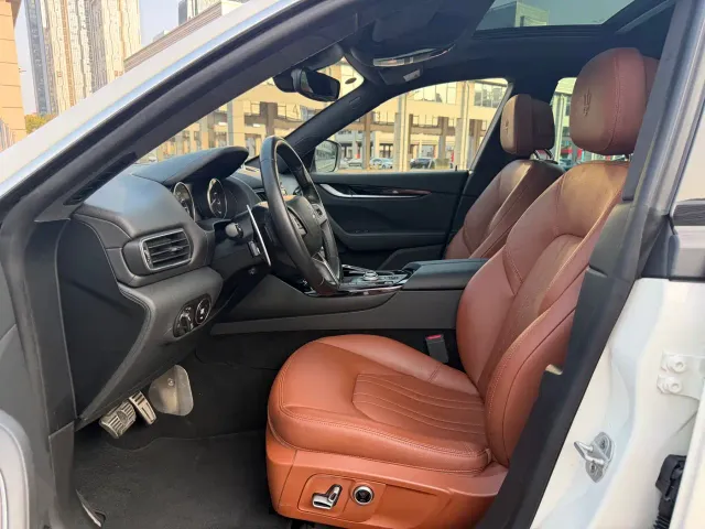 Maserati Levante — Фото автомобиля 3