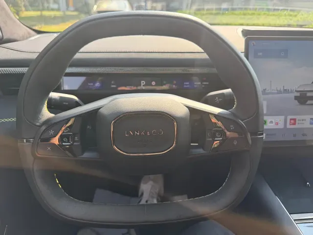Lynk & Co 10 EM-P — Фото автомобиля 16
