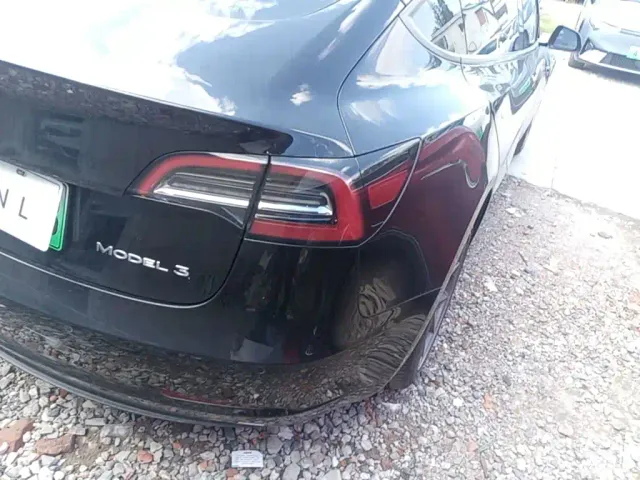 Tesla Model 3 — Фото автомобиля 7
