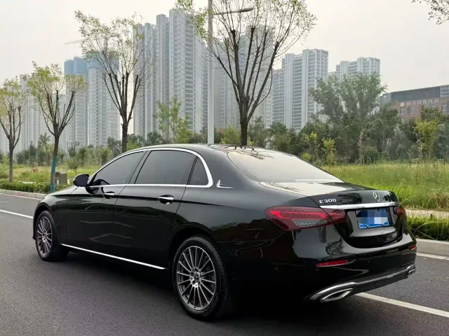 Mercedes-Benz E-Class — Фото автомобиля 19