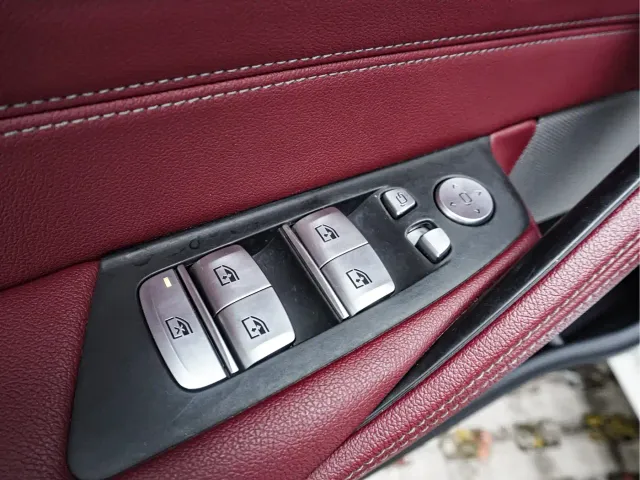 BMW 5 Series — Фото автомобиля 12