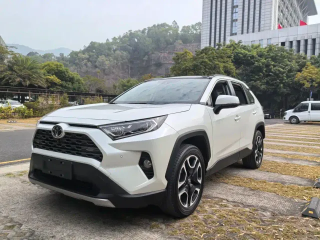 Toyota RAV4 — Фото автомобиля 2