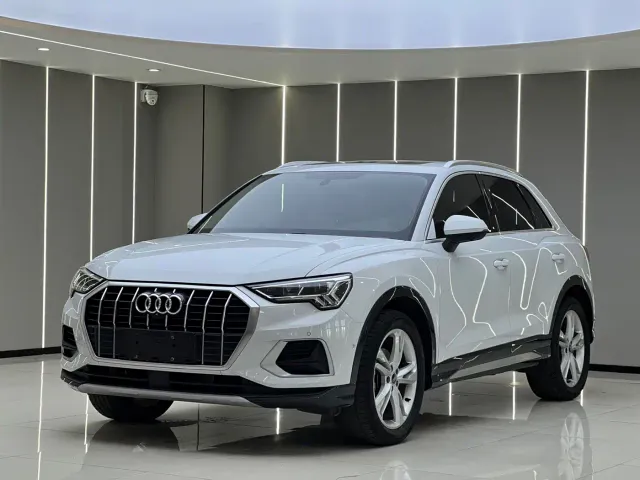 Фотография автомобиля — Audi Q3