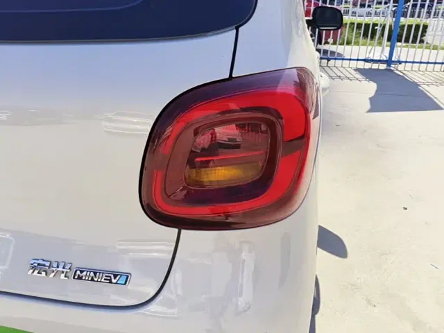 Wuling Hongguang Mini EV — Фото автомобиля 7