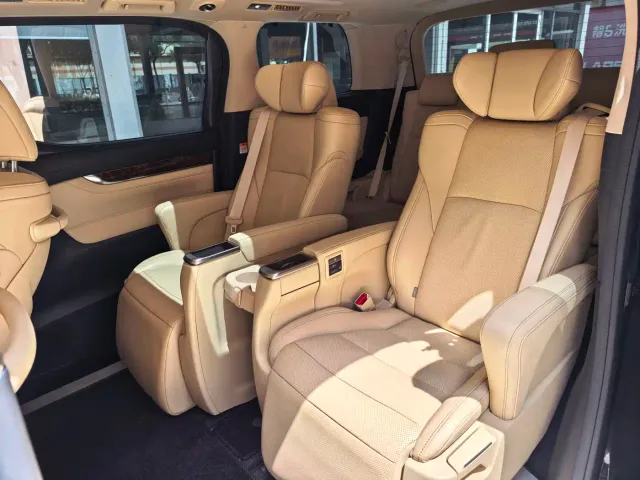 Toyota Alphard — Фото автомобиля 27