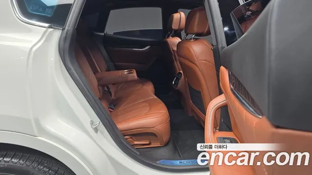 Maserati Levante — Фото автомобиля 12