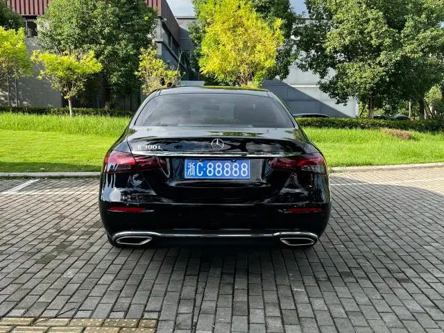 Mercedes-Benz E-Class — Фото автомобиля 8