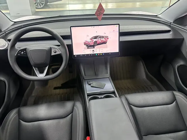 Tesla Model 3 — Фото автомобиля 6
