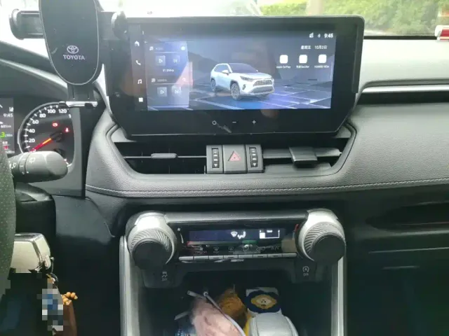 Toyota RAV4 — Фото автомобиля 9