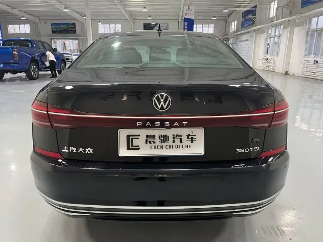 Volkswagen Passat — Фото автомобиля 5