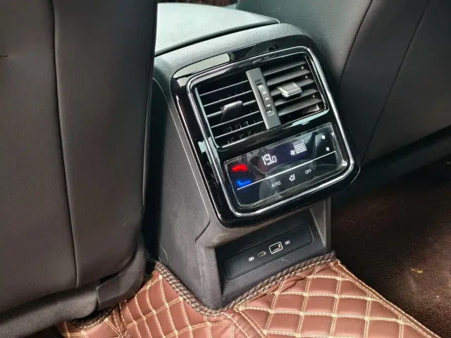 Volkswagen Passat — Фото автомобиля 6