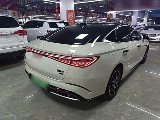 BYD Seal 07 DM-i — Фото автомобиля 6