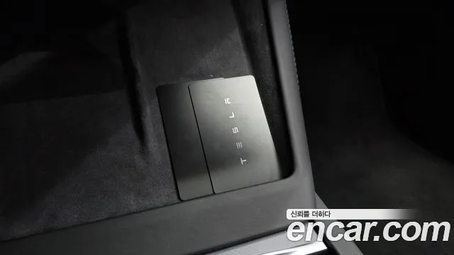 Tesla Model 3 — Фото автомобиля 26