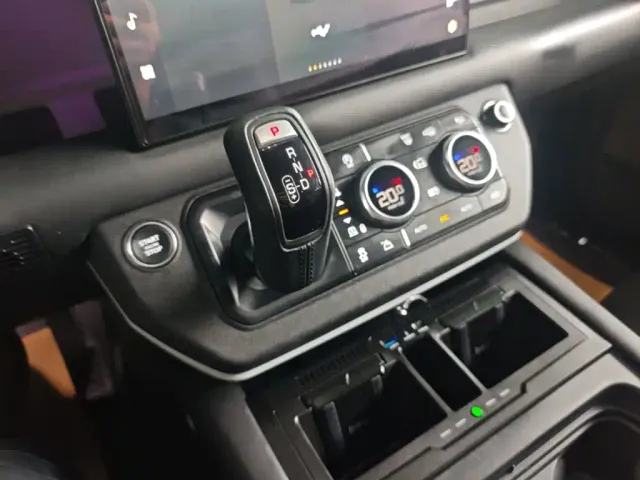 Land Rover Defender — Фото автомобиля 13
