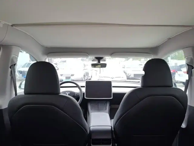 Tesla Model Y — Фото автомобиля 17