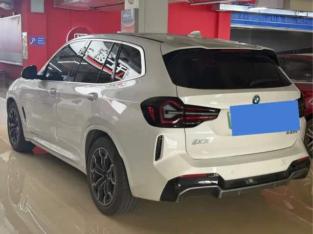 BMW iX3 — Фото автомобиля 7