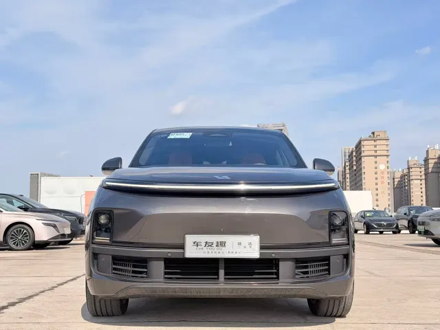 Li Auto L8 — Фото автомобиля 2