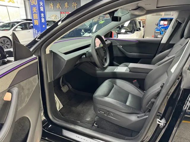 Tesla Model Y — Фото автомобиля 4
