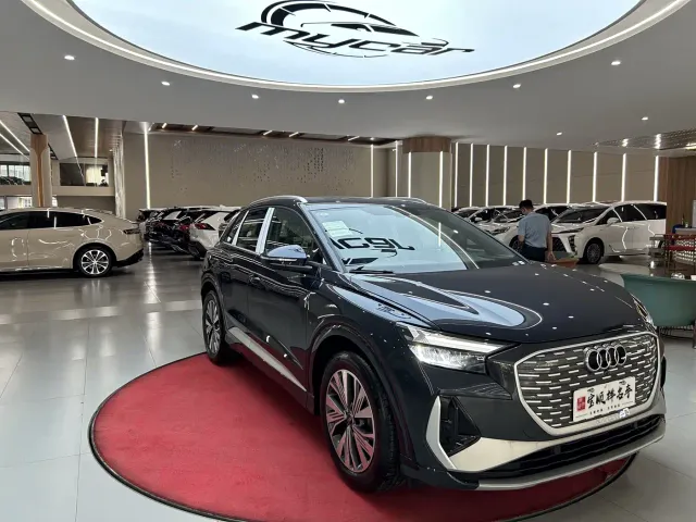 Audi Q4 e-tron — Фото автомобиля 3
