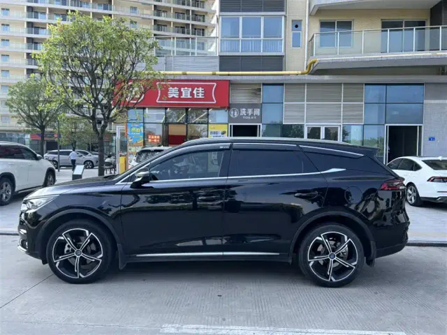 BYD Tang — Фото автомобиля 3