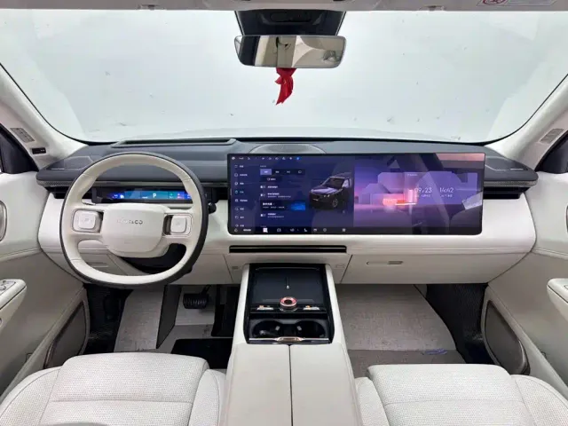 Lynk & Co 900 — Фото автомобиля 10