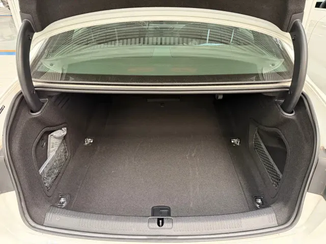 Audi A4L — Фото автомобиля 11
