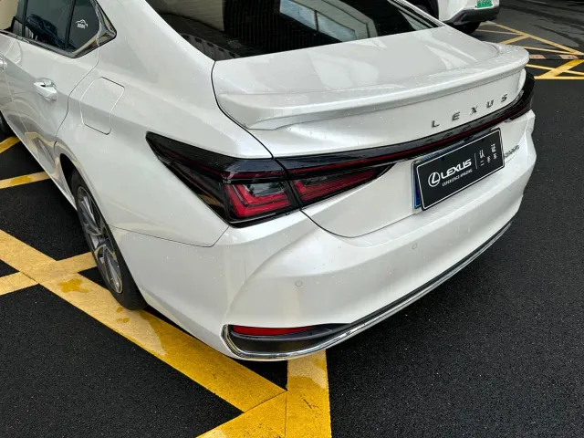 Lexus ES — Фото автомобиля 26
