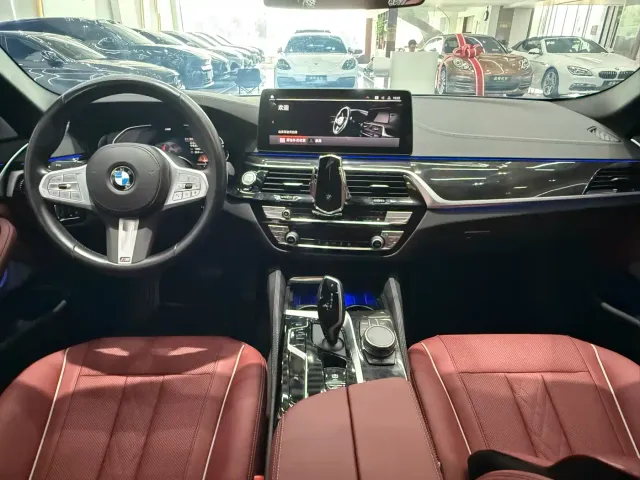 BMW 5 Series — Фото автомобиля 6