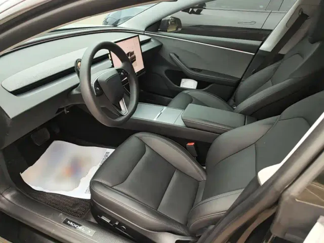 Tesla Model 3 — Фото автомобиля 15