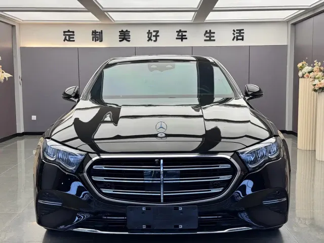 Mercedes-Benz E-Class — Фото автомобиля 2