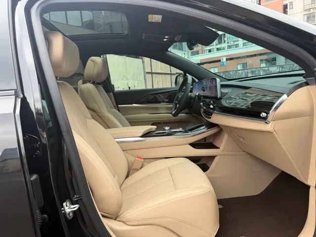 Cadillac XT5 — Фото автомобиля 10
