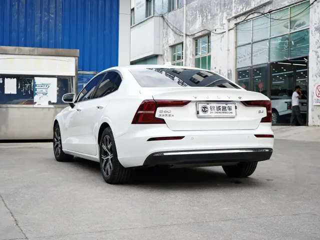Volvo S60 — Фото автомобиля 7